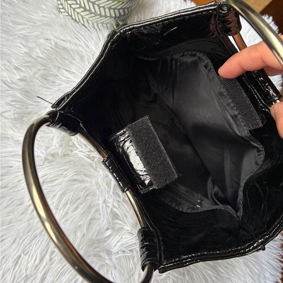 Black Croc-Embossed Handbag 🖤 - Picture 4 of 8